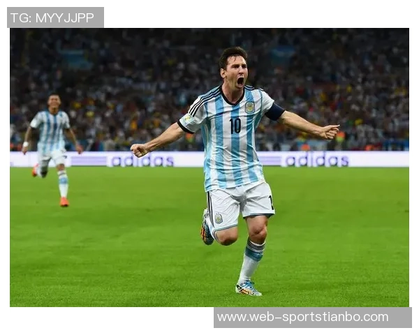 梅西训练引发球迷热潮自带便当混入场地成热议话题