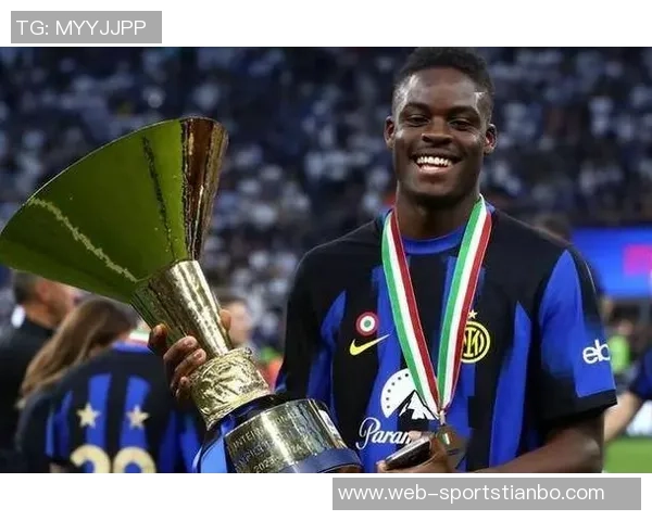 马卡分析吉梅内斯复出后防线组合的稳定性与潜力